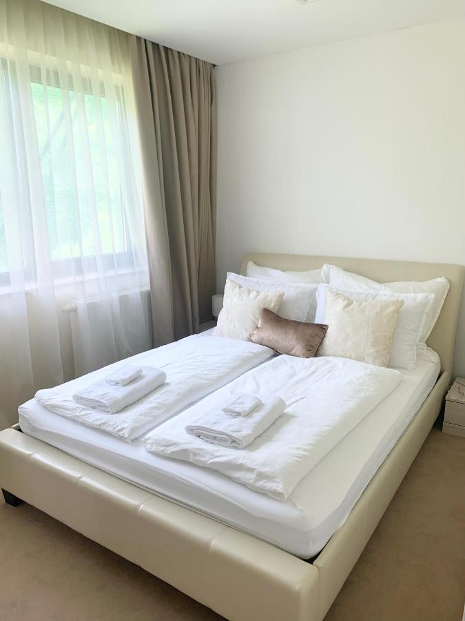 White Luxury Apartment Esztergom